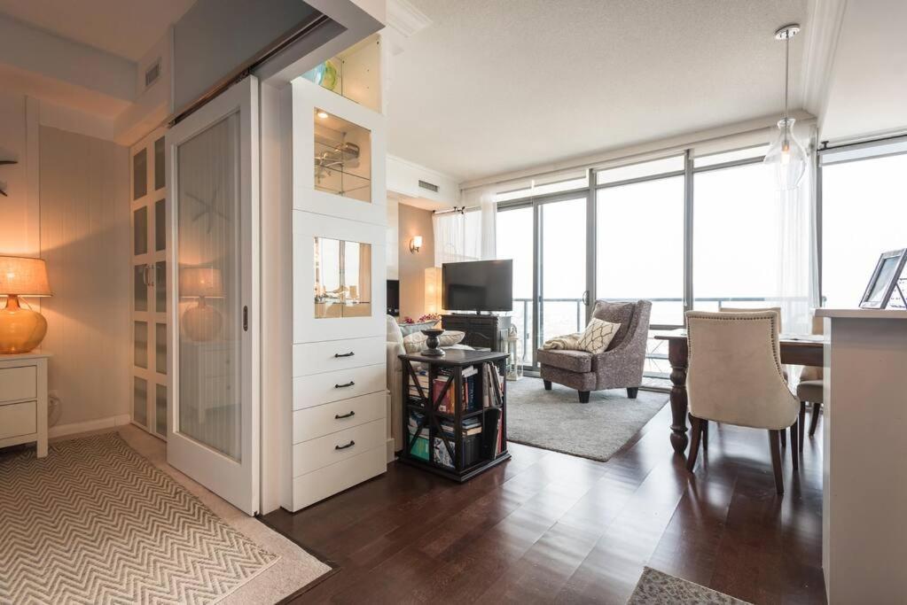 Stunning Condo With Fantastic View Of The City! Toronto Buitenkant foto
